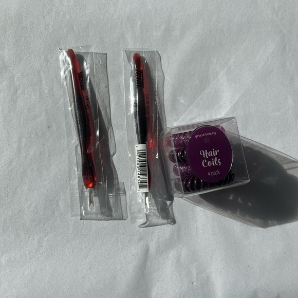 Red and Black Hair Styling Set, 4 pack hair coil with two cuticle trimmers - Picture 2 of 4